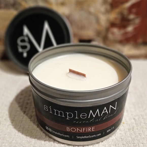 Hand-poured, crackling wick 8oz candles - Picture 4 of 10